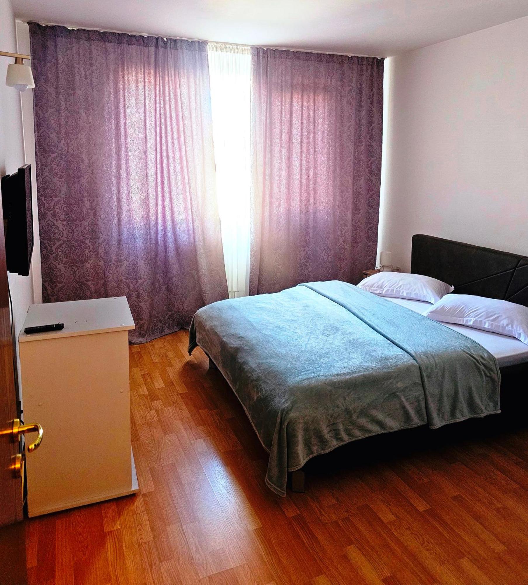 Casablanca Hostel Craiova Luaran gambar